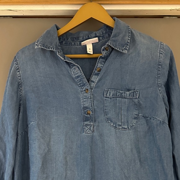 Liz Lange Maternity Chambray Shirt Denim Blue Long Sleeve Top - Picture 4 of 7
